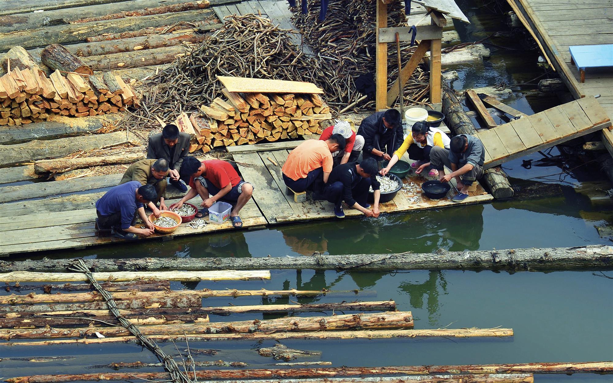 Rafting people on Yalu River